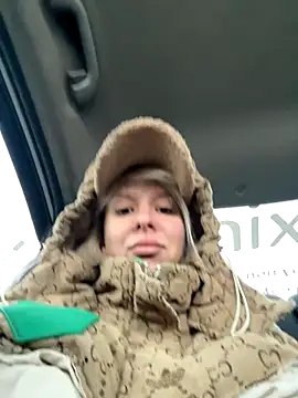 Snapshot of LikaCat chatting on 10-11-25, 03:50 LikaCat online show from 10-11-25, 03:50