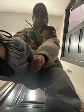 Snapshot of LikaCat chatting on 10-13-25, 04:01 LikaCat online show from 10-13-25, 04:01