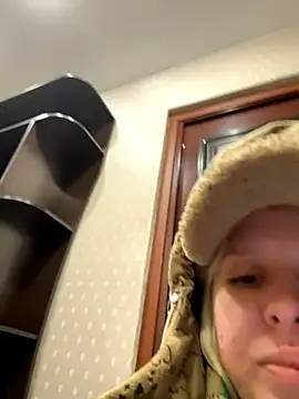 Snapshot of LikaCat chatting on 10-15-25, 03:06 LikaCat online show from 10-15-25, 03:06