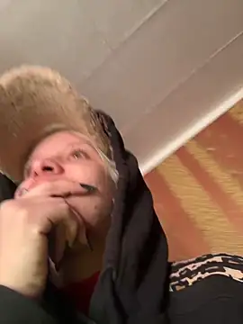 Snapshot of LikaCat chatting on 10-16-25, 03:18 LikaCat online show from 10-16-25, 03:18