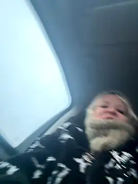 Snapshot of LikaCat chatting on 10-29-25, 01:52 LikaCat online show from 10-29-25, 01:52