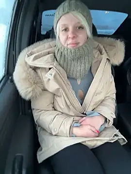 Snapshot of LikaCat chatting on 11-11-25, 02:00 LikaCat online show from 11-11-25, 02:00