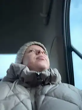 Snapshot of LikaCat chatting on 11-13-25, 01:59 LikaCat online show from 11-13-25, 01:59