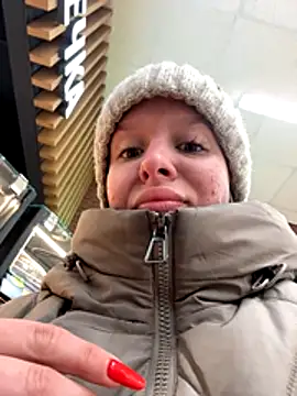 Snapshot of LikaCat chatting on 11-21-25, 02:10 LikaCat online show from 11-21-25, 02:10