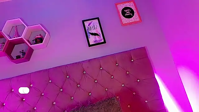 Snapshot of Ashlycuute chatting on 12-08-24, 01:46 Ashlycuute online show from 12-08-24, 01:46