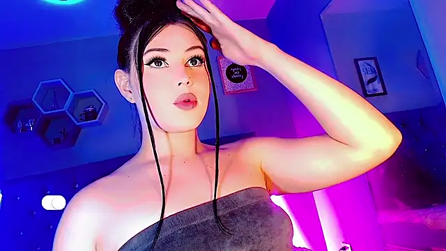 Snapshot of Ashlycuute chatting on 12-17-24, 10:32 Ashlycuute online show from 12-17-24, 10:32