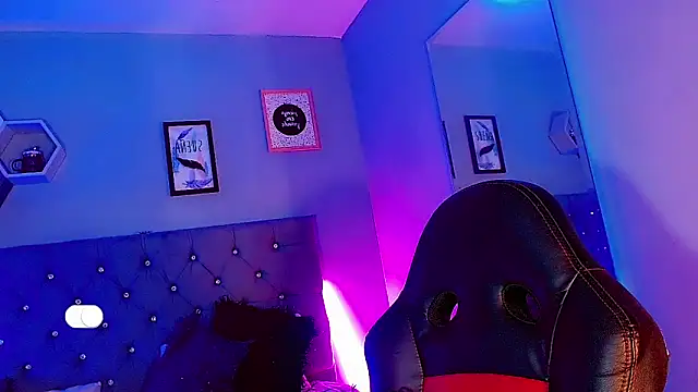 Snapshot of Ashlycuute chatting on 12-26-24, 06:43 Ashlycuute online show from 12-26-24, 06:43