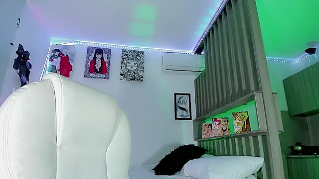 Snapshot of Ashlycuute chatting on 02-09-25, 01:03 Ashlycuute online show from 02-09-25, 01:03