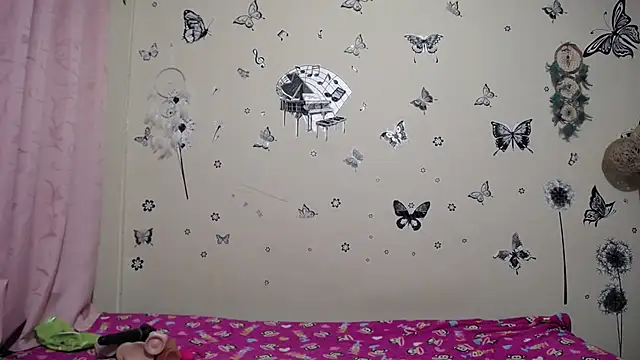 Snapshot of Nicolle-sky chatting on 06-26-26, 08:19 Nicolle-sky online show from 06-26-26, 08:19