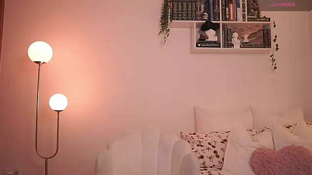 Snapshot of EmilyxRose_- chatting on 02-17-25, 07:42 EmilyxRose - online show from 02-17-25, 07:42