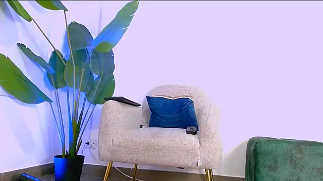 Snapshot of Sara_ow chatting on 05-07-26, 07:19 Sara ow online show from 05-07-26, 07:19