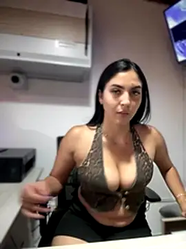 MarianaBenz online show from 11-16-25, 01:33