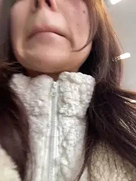 QuitieLia online show from 12-05-24, 08:11