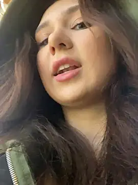 QuitieLia online show from 12-16-24, 03:11