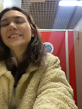 QuitieLia online show from 12-19-24, 08:23