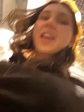 QuitieLia online show from 12-22-24, 07:11