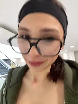 QuitieLia online show from 01-08-25, 09:10