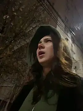 QuitieLia online show from 01-17-25, 03:22