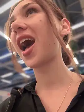 QuitieLia online show from 09-21-25, 09:11