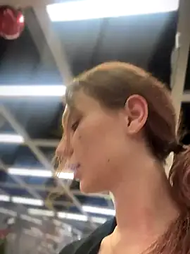 QuitieLia online show from 10-25-25, 08:22