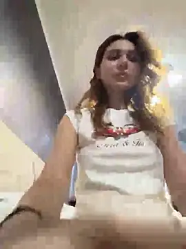 QuitieLia online show from 11-18-25, 08:19