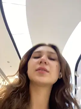 QuitieLia online show from 03-12-26, 07:25