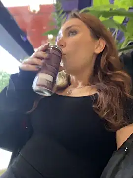 QuitieLia online show from 04-20-26, 08:06