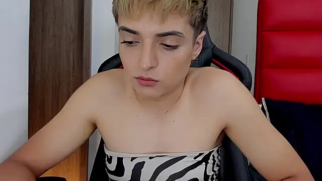 LyonGallego  online show from 02-06-25, 01:16