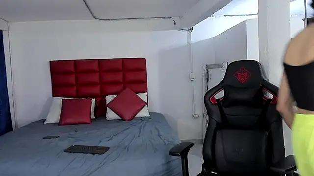 LyonGallego  online show from 10-13-25, 06:13