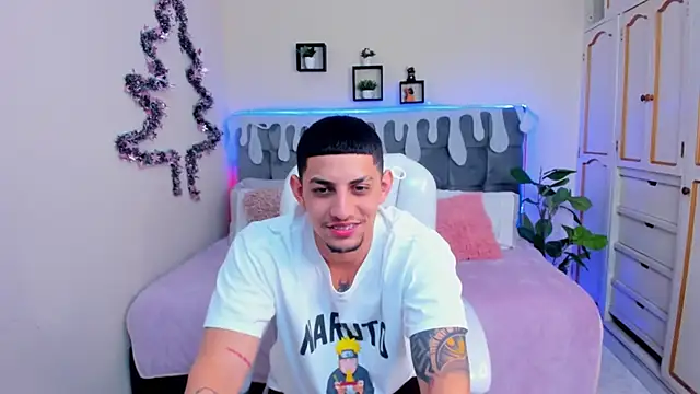 Snapshot of Alex_cute77 chatting on 12-06-24, 03:22 Alex cute77 online show from 12-06-24, 03:22