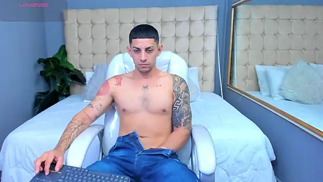 Snapshot of Alex_cute77 chatting on 09-11-25, 12:16 Alex cute77 online show from 09-11-25, 12:16