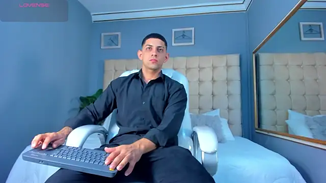 Snapshot of Alex_cute77 chatting on 09-18-25, 11:12 Alex cute77 online show from 09-18-25, 11:12