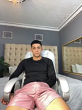 Snapshot of Alex_cute77 chatting on 09-22-25, 02:52 Alex cute77 online show from 09-22-25, 02:52