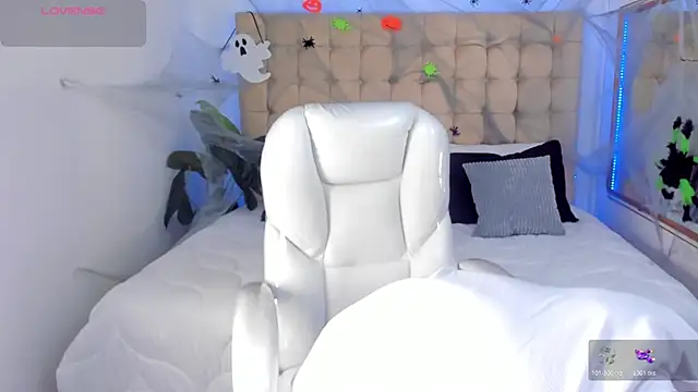 Snapshot of Alex_cute77 chatting on 10-23-25, 11:09 Alex cute77 online show from 10-23-25, 11:09