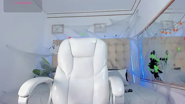 Snapshot of Alex_cute77 chatting on 10-28-25, 11:36 Alex cute77 online show from 10-28-25, 11:36