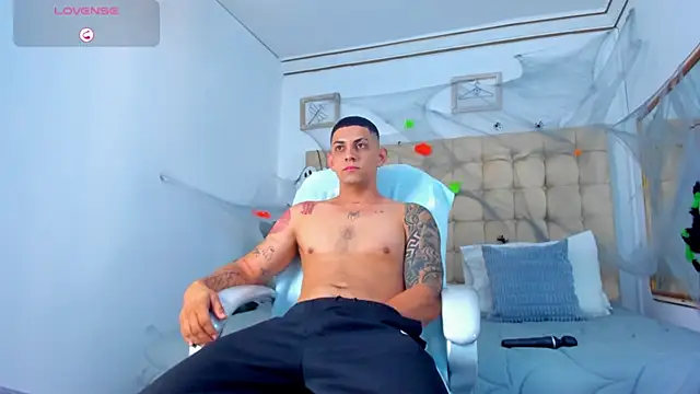 Snapshot of Alex_cute77 chatting on 11-01-25, 10:50 Alex cute77 online show from 11-01-25, 10:50