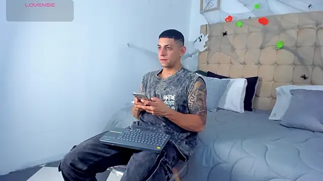 Snapshot of Alex_cute77 chatting on 11-04-25, 11:20 Alex cute77 online show from 11-04-25, 11:20