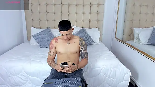 Snapshot of Alex_cute77 chatting on 11-20-25, 12:27 Alex cute77 online show from 11-20-25, 12:27