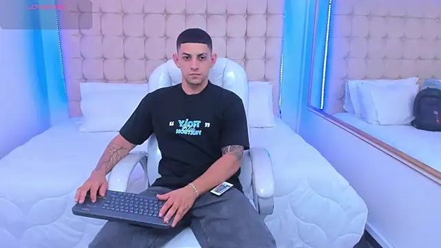 Snapshot of Alex_cute77 chatting on 12-03-25, 11:52 Alex cute77 online show from 12-03-25, 11:52