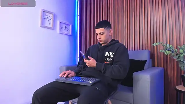 Alex cute77 online show from 04-21-26, 12:33