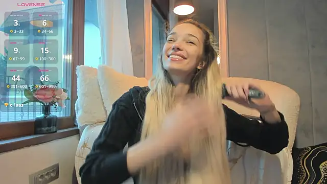 Snapshot of Sassy_Teen chatting on 09-29-25, 08:19 Sassy Teen online show from 09-29-25, 08:19