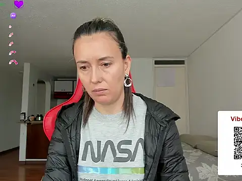 Snapshot of zoe_jeane_beker chatting on 05-19-26, 06:47 zoe jeane beker online show from 05-19-26, 06:47