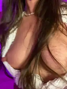 Snapshot of karrola chatting on 01-14-25, 10:23 karrola online show from 01-14-25, 10:23