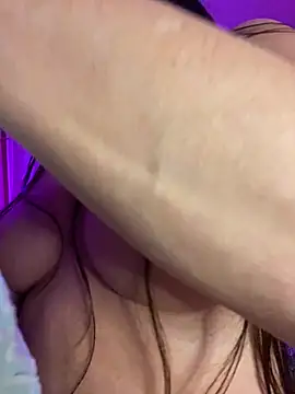 Snapshot of karrola chatting on 03-13-25, 12:05 karrola online show from 03-13-25, 12:05