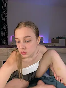 Snapshot of freiiaflower chatting on 02-17-25, 07:10 freiiaflower online show from 02-17-25, 07:10