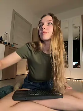 Snapshot of freiiaflower chatting on 03-15-25, 07:16 freiiaflower online show from 03-15-25, 07:16