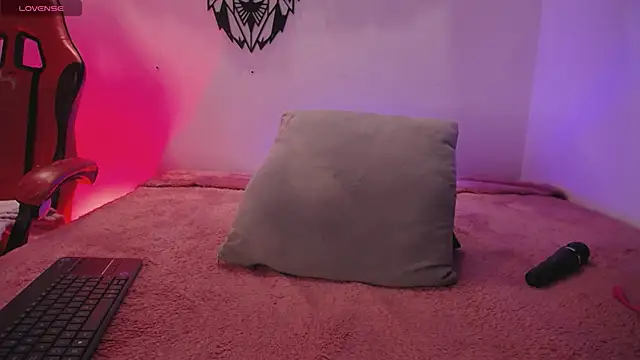 Snapshot of Katy_Van chatting on 10-12-25, 08:52 Katy Van online show from 10-12-25, 08:52