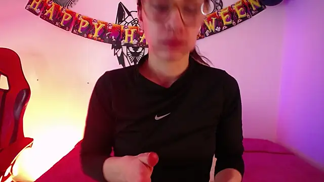 Snapshot of Katy_Van chatting on 11-01-25, 08:44 Katy Van online show from 11-01-25, 08:44