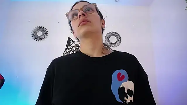 Snapshot of Katy_Van chatting on 11-05-25, 08:31 Katy Van online show from 11-05-25, 08:31