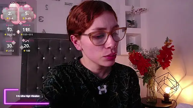 Snapshot of Katy_Van chatting on 12-14-25, 09:03 Katy Van online show from 12-14-25, 09:03